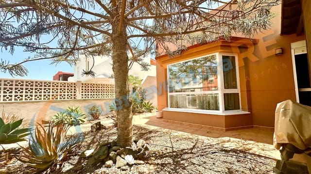 4 bedroom Semi-detached Villa for sale in Corralejo, La Oliva - € 315,000 (Ref: 9116601)