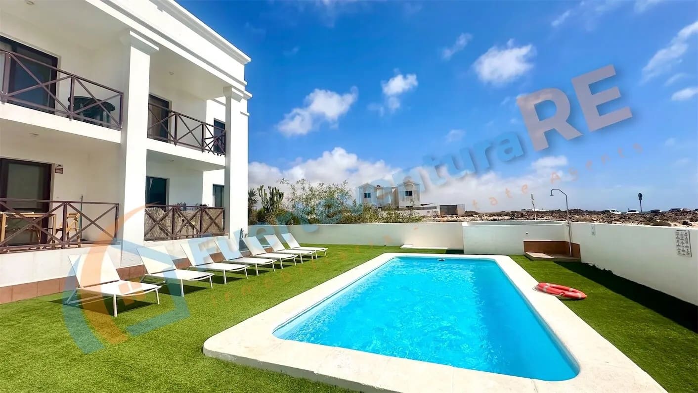 2 slaapkamer Penthouse te koop in El Cotillo met zwembad - € 360.000 (Ref: 9154704)