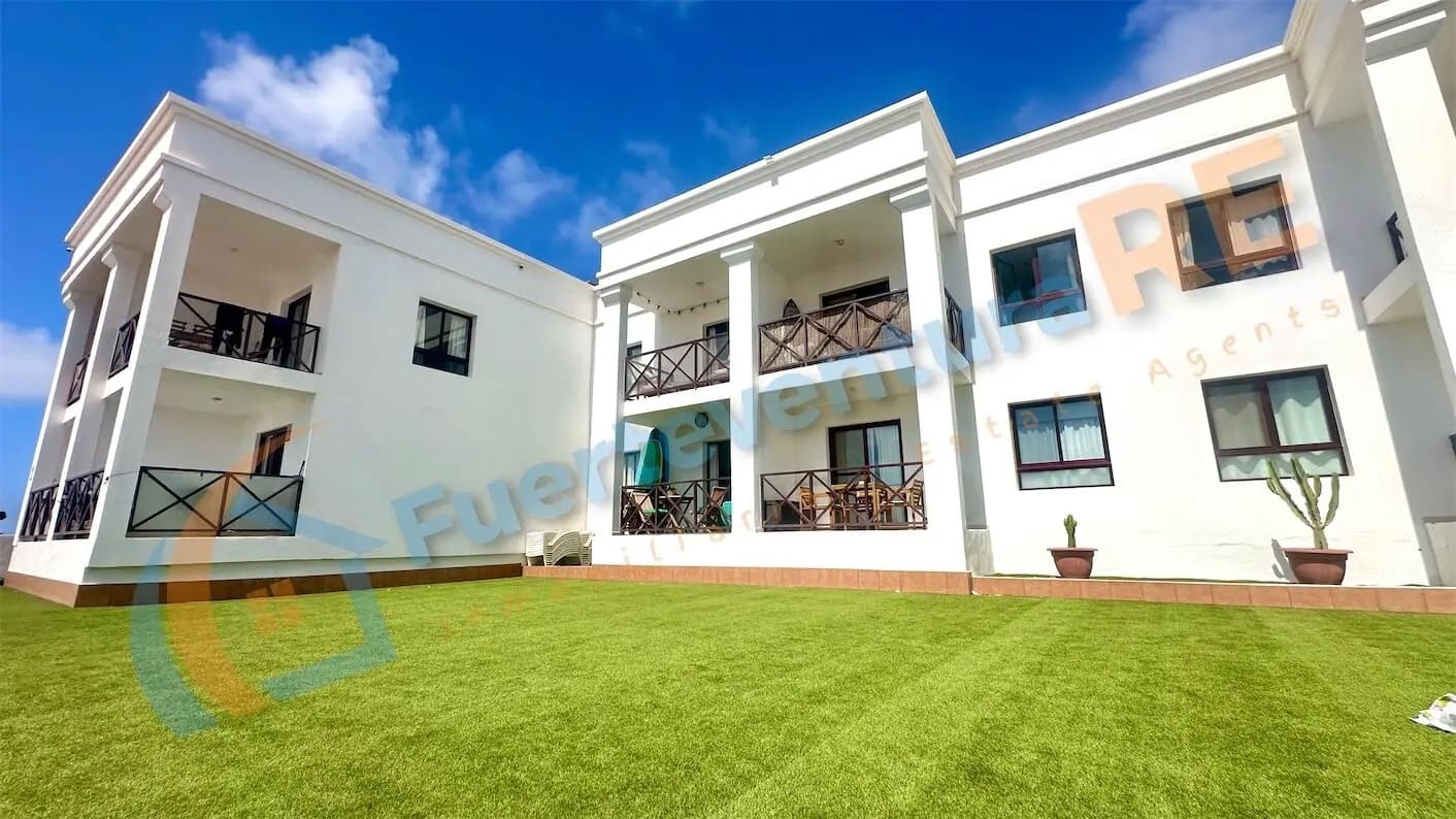 2 slaapkamer Penthouse te koop in El Cotillo met zwembad - € 360.000 (Ref: 9154704)