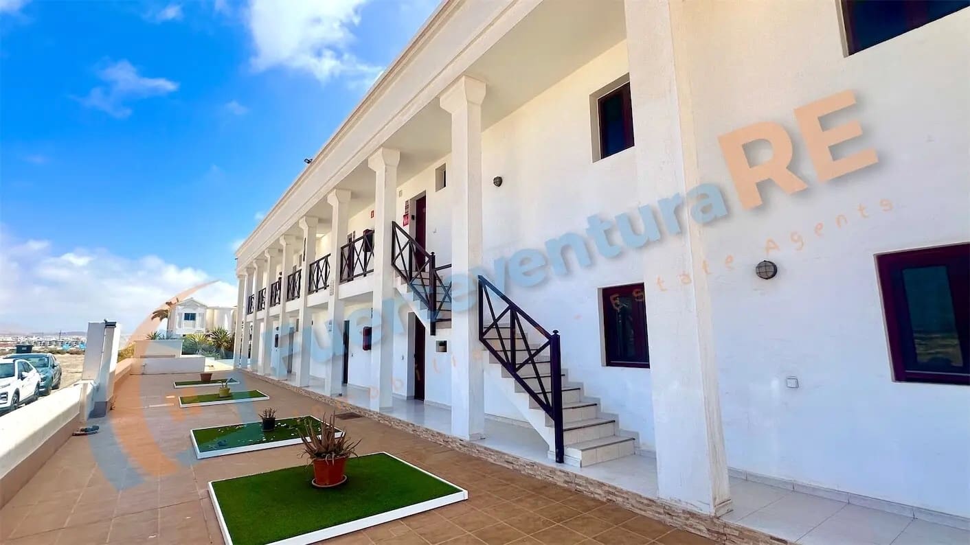 2 slaapkamer Penthouse te koop in El Cotillo met zwembad - € 360.000 (Ref: 9154704)