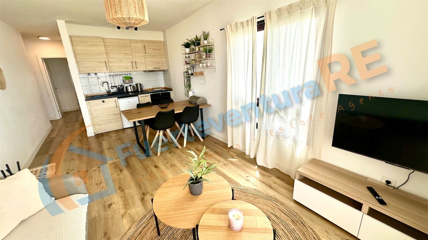 2 slaapkamer Penthouse te koop in El Cotillo met zwembad - € 360.000 (Ref: 9154704)