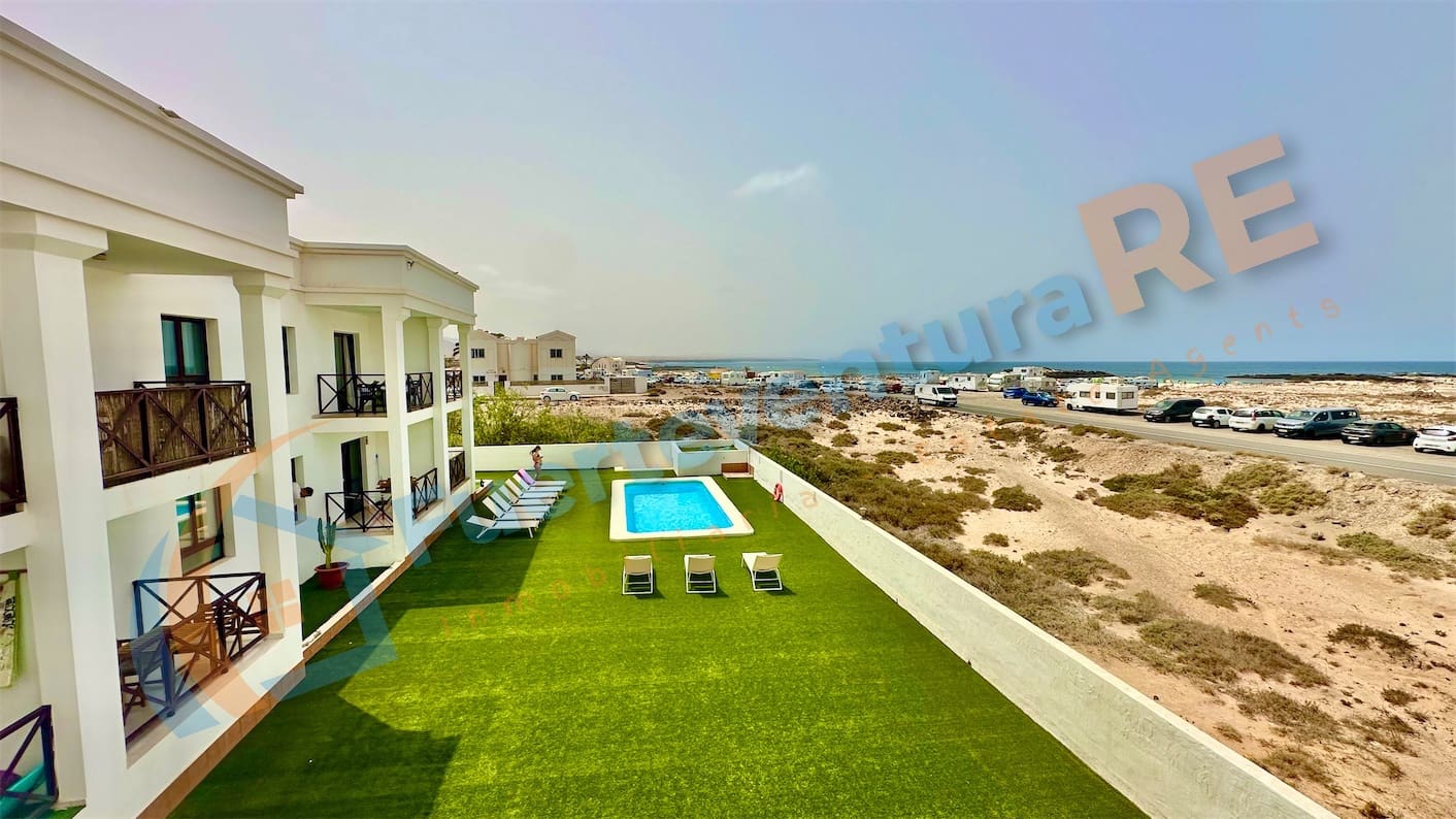 2 slaapkamer Penthouse te koop in El Cotillo met zwembad - € 360.000 (Ref: 9154704)