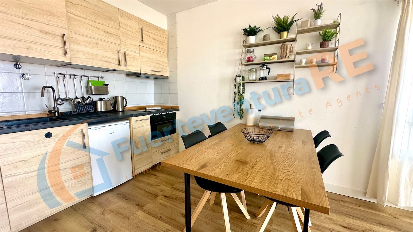 2 slaapkamer Penthouse te koop in El Cotillo met zwembad - € 360.000 (Ref: 9154704)