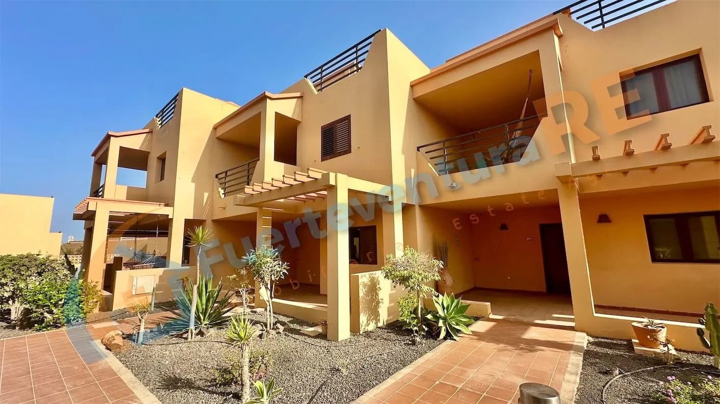 2 soveværelse Byhus til salg i Corralejo med swimmingpool garage - € 308.000 (Ref: 9181968)