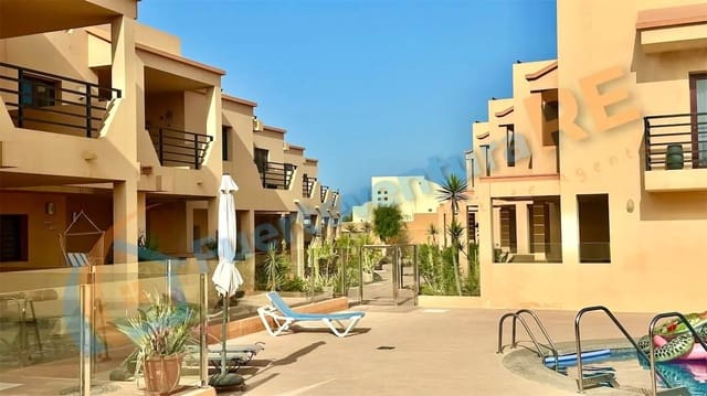2 soveværelse Byhus til salg i Corralejo, La Oliva med swimmingpool garage - € 308.000 (Ref: 9181968)