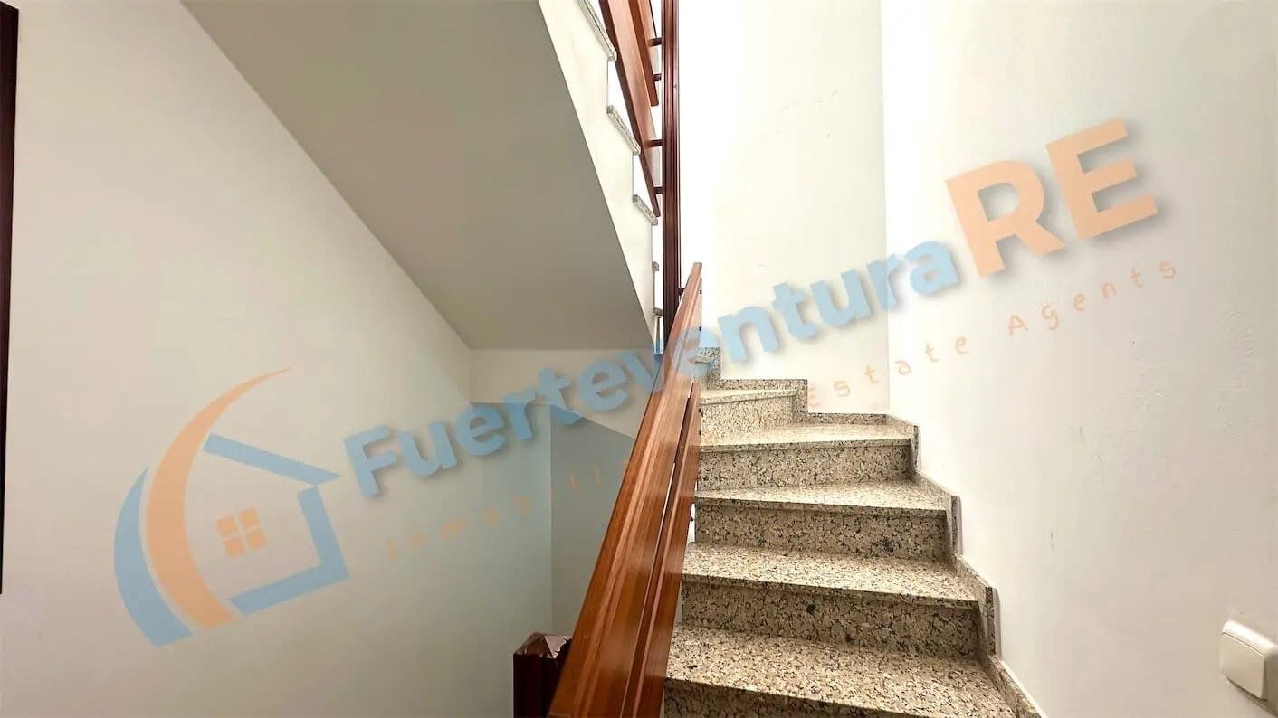 2 soveværelse Byhus til salg i Corralejo med swimmingpool garage - € 308.000 (Ref: 9181968)