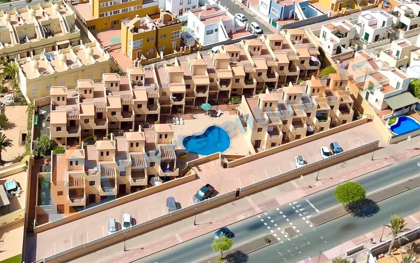 2 soveværelse Byhus til salg i Corralejo med swimmingpool garage - € 308.000 (Ref: 9181968)