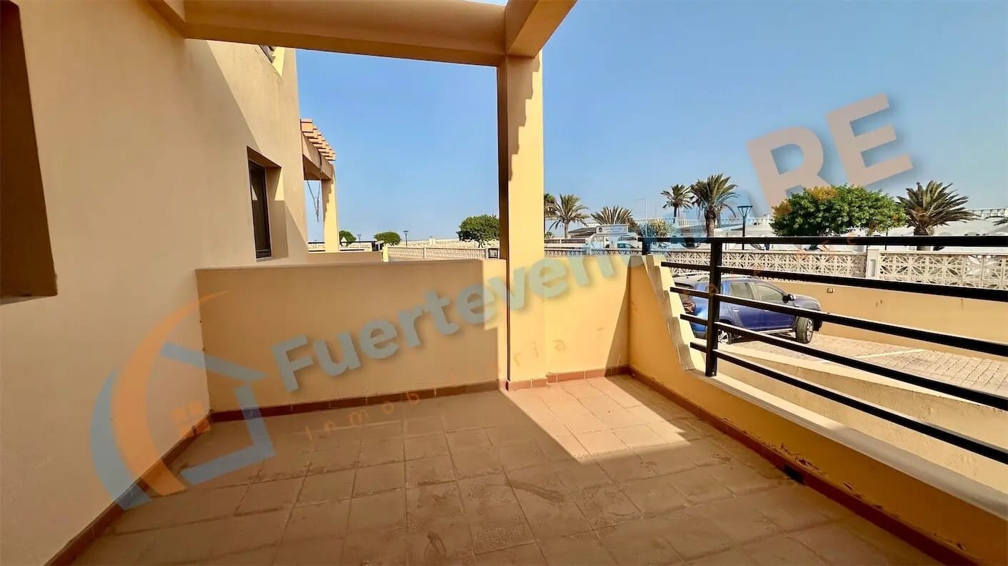 2 soveværelse Byhus til salg i Corralejo med swimmingpool garage - € 308.000 (Ref: 9181968)