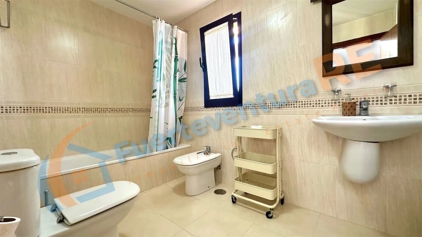 2 soveværelse Byhus til salg i Corralejo med swimmingpool garage - € 308.000 (Ref: 9181968)