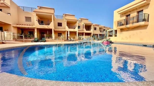 2 soveværelse Byhus til salg i Corralejo, La Oliva med swimmingpool garage - € 308.000 (Ref: 9181968)