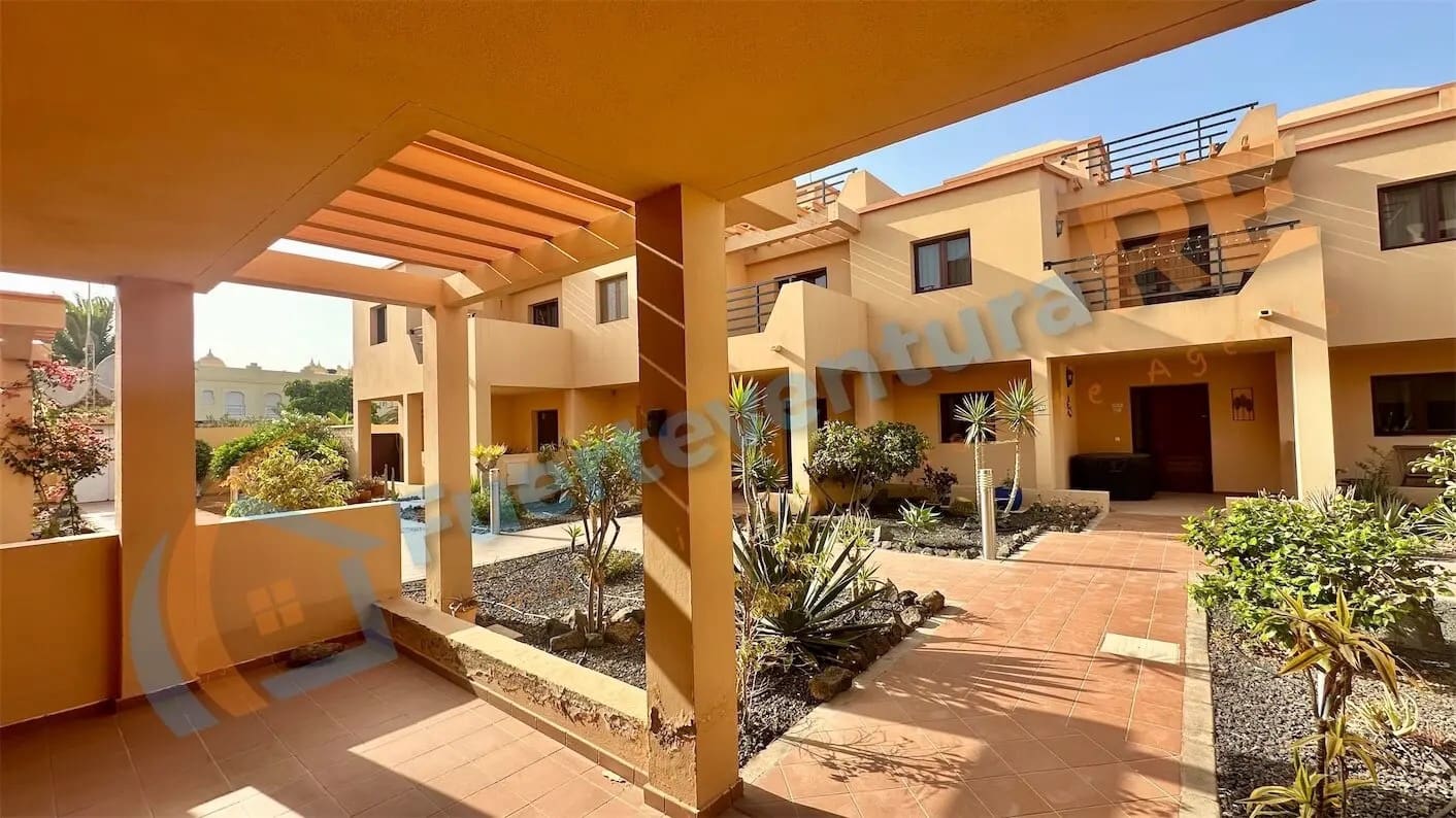 2 soveværelse Byhus til salg i Corralejo med swimmingpool garage - € 308.000 (Ref: 9181968)