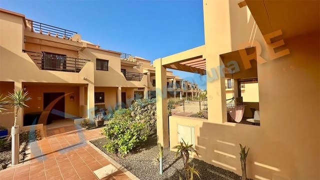 2 soveværelse Byhus til salg i Corralejo, La Oliva med swimmingpool garage - € 308.000 (Ref: 9181968)