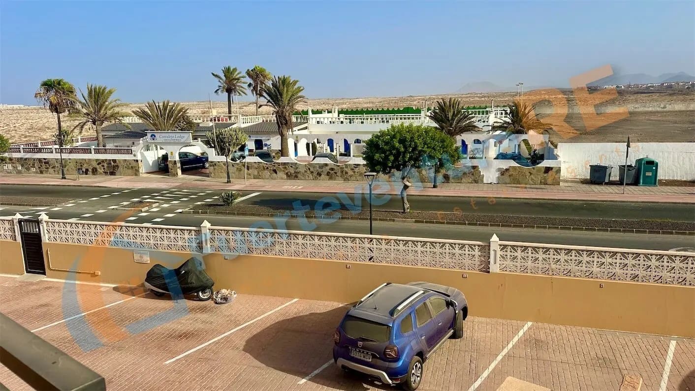 2 soveværelse Byhus til salg i Corralejo med swimmingpool garage - € 308.000 (Ref: 9181968)