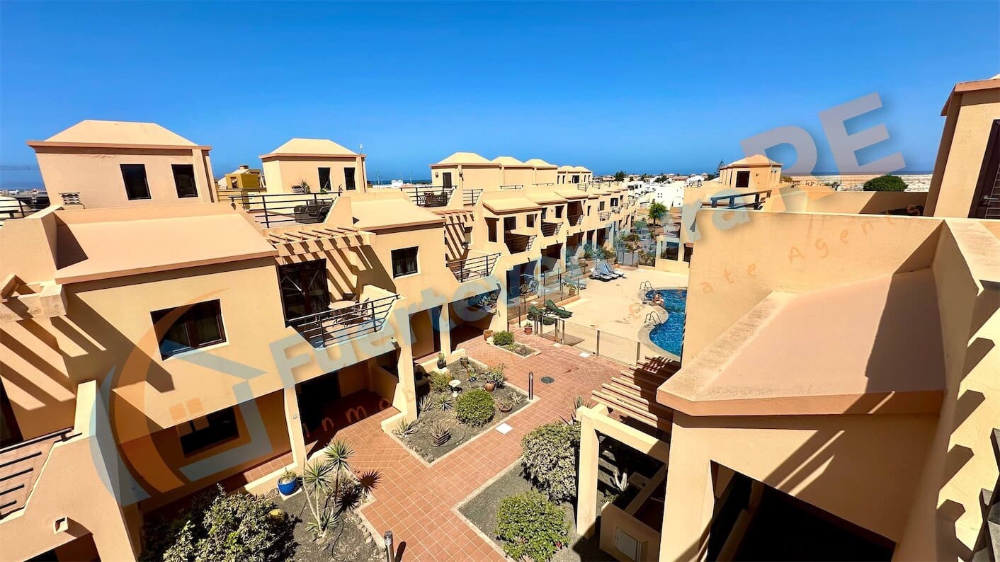 2 soveværelse Byhus til salg i Corralejo med swimmingpool garage - € 308.000 (Ref: 9181968)