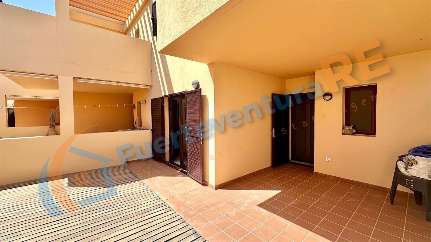 2 soveværelse Byhus til salg i Corralejo med swimmingpool garage - € 308.000 (Ref: 9181968)