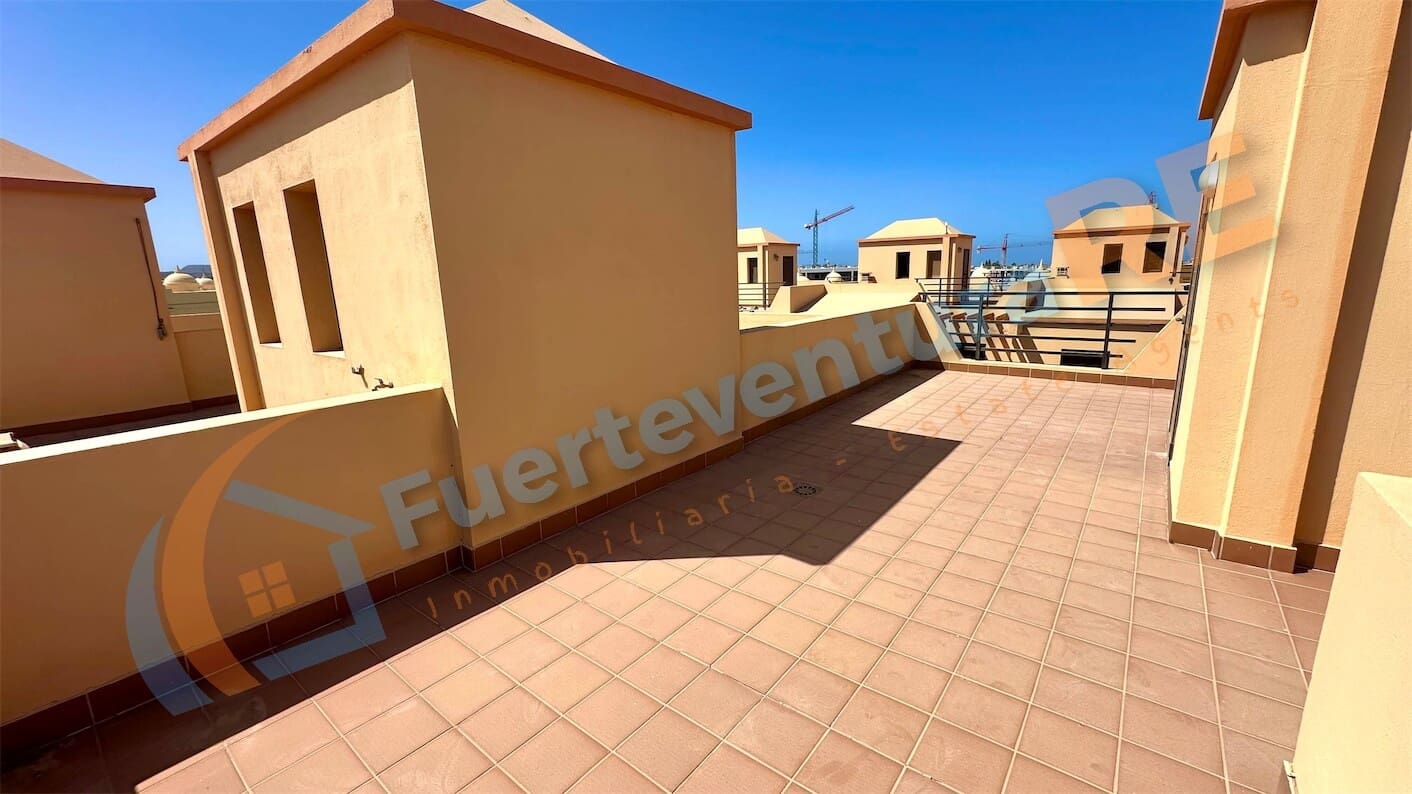 2 soveværelse Byhus til salg i Corralejo med swimmingpool garage - € 308.000 (Ref: 9181968)