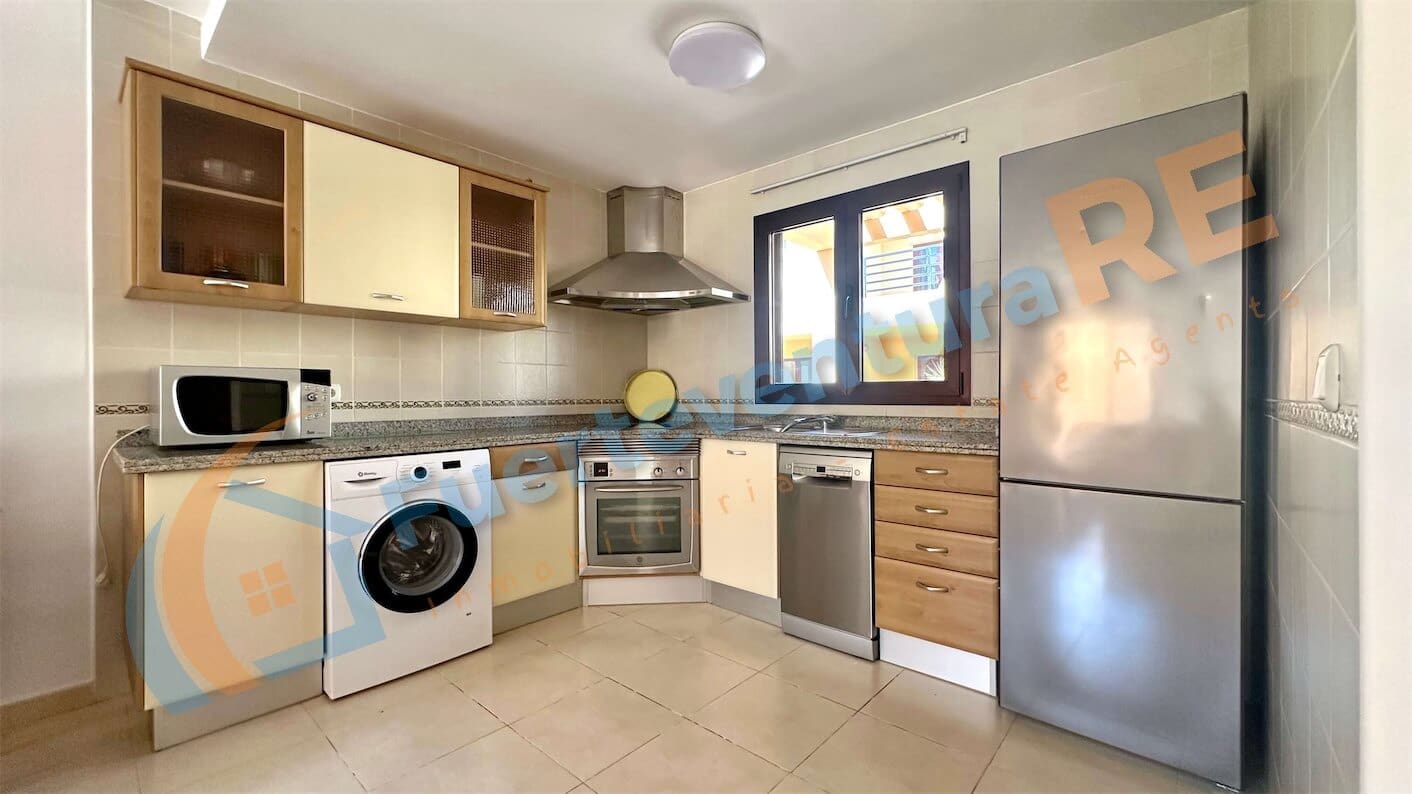 2 soveværelse Byhus til salg i Corralejo med swimmingpool garage - € 308.000 (Ref: 9181968)