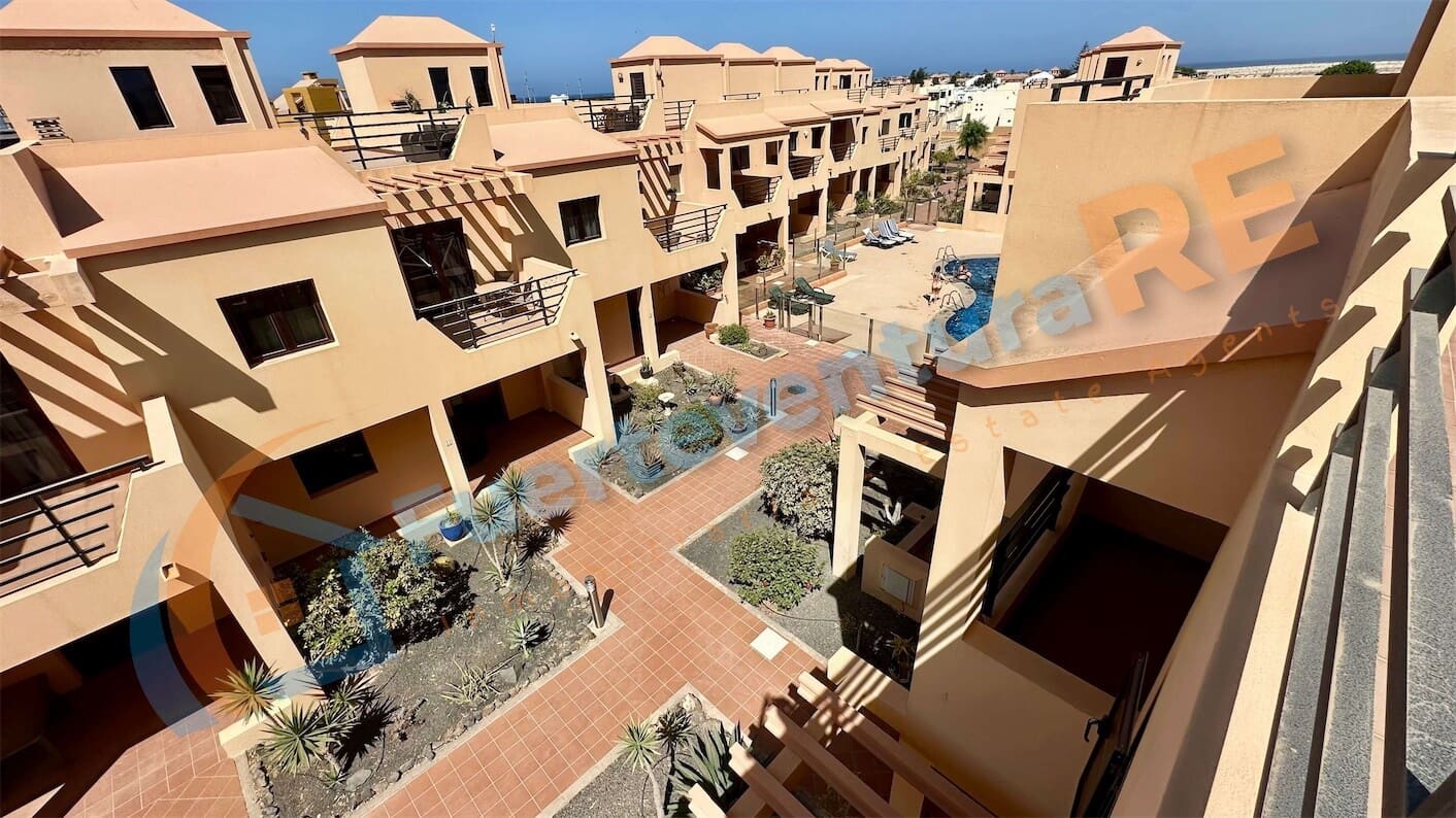 2 soveværelse Byhus til salg i Corralejo med swimmingpool garage - € 308.000 (Ref: 9181968)