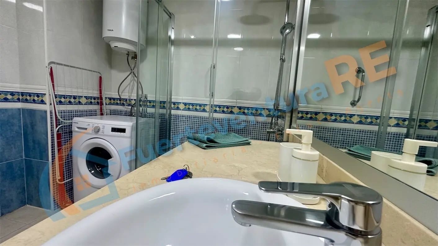 1 sovrum Lägenhet till salu i Corralejo med pool - 178 000 € (Ref: 9200251)