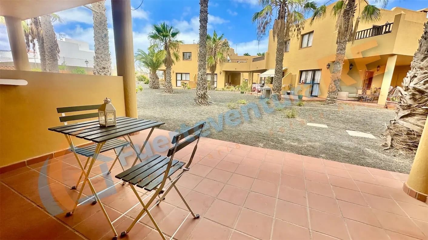 1 sovrum Lägenhet till salu i Corralejo med pool - 178 000 € (Ref: 9200251)
