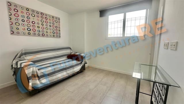 2 slaapkamer Appartement te koop in Corralejo, La Oliva met zwembad - € 198.000 (Ref: 9313991)