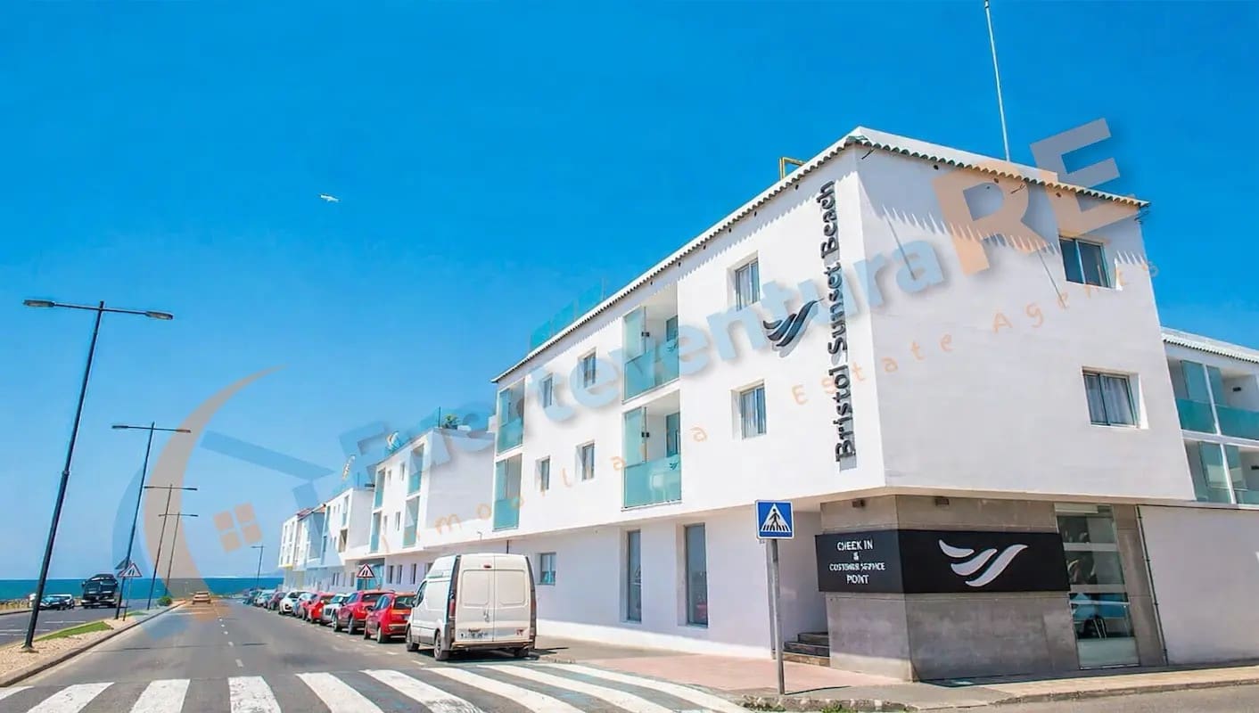 2 bedroom Apartment for sale in Corralejo with pool - € 186,000 (Ref: 9313991)