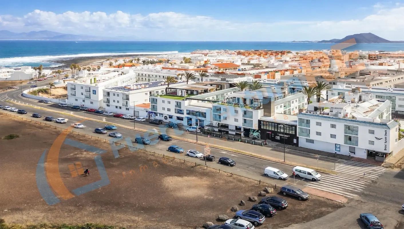 2 bedroom Apartment for sale in Corralejo with pool - € 186,000 (Ref: 9313991)
