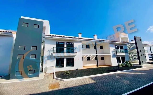 3 sypialnia Apartament na sprzedaż w Corralejo, La Oliva z basenem garażem - 345 000 € (Ref: 9355353)