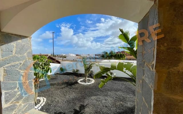 3 sypialnia Apartament na sprzedaż w Corralejo, La Oliva z basenem garażem - 345 000 € (Ref: 9355353)