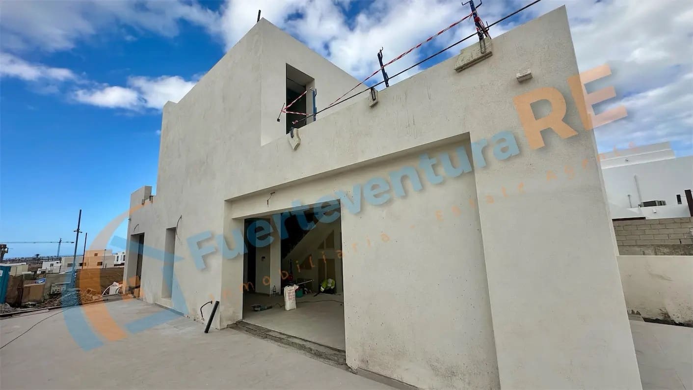 Chalet de 3 habitaciones en Corralejo en venta con piscina garaje - 520.000 € (Ref: 9388654)