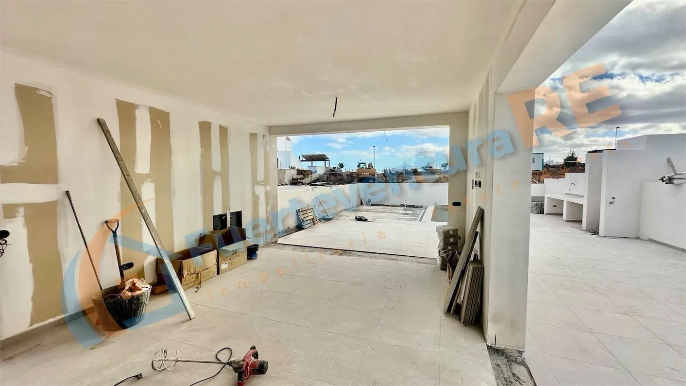 Chalet de 3 habitaciones en Corralejo en venta con piscina garaje - 520.000 € (Ref: 9388654)