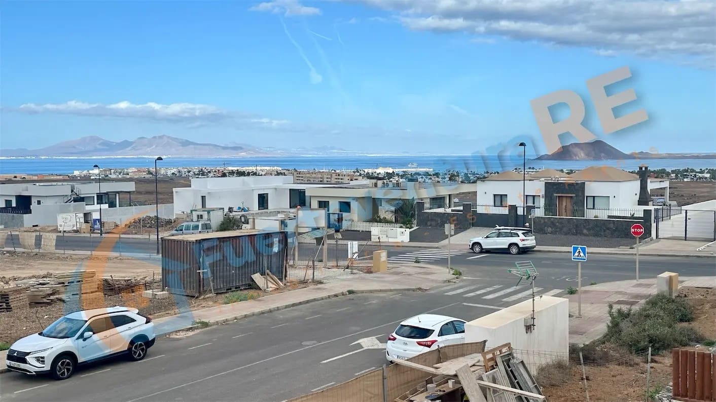 Chalet de 3 habitaciones en Corralejo en venta con piscina garaje - 520.000 € (Ref: 9388654)