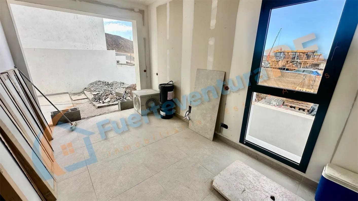 Chalet de 3 habitaciones en Corralejo en venta con piscina garaje - 520.000 € (Ref: 9388654)