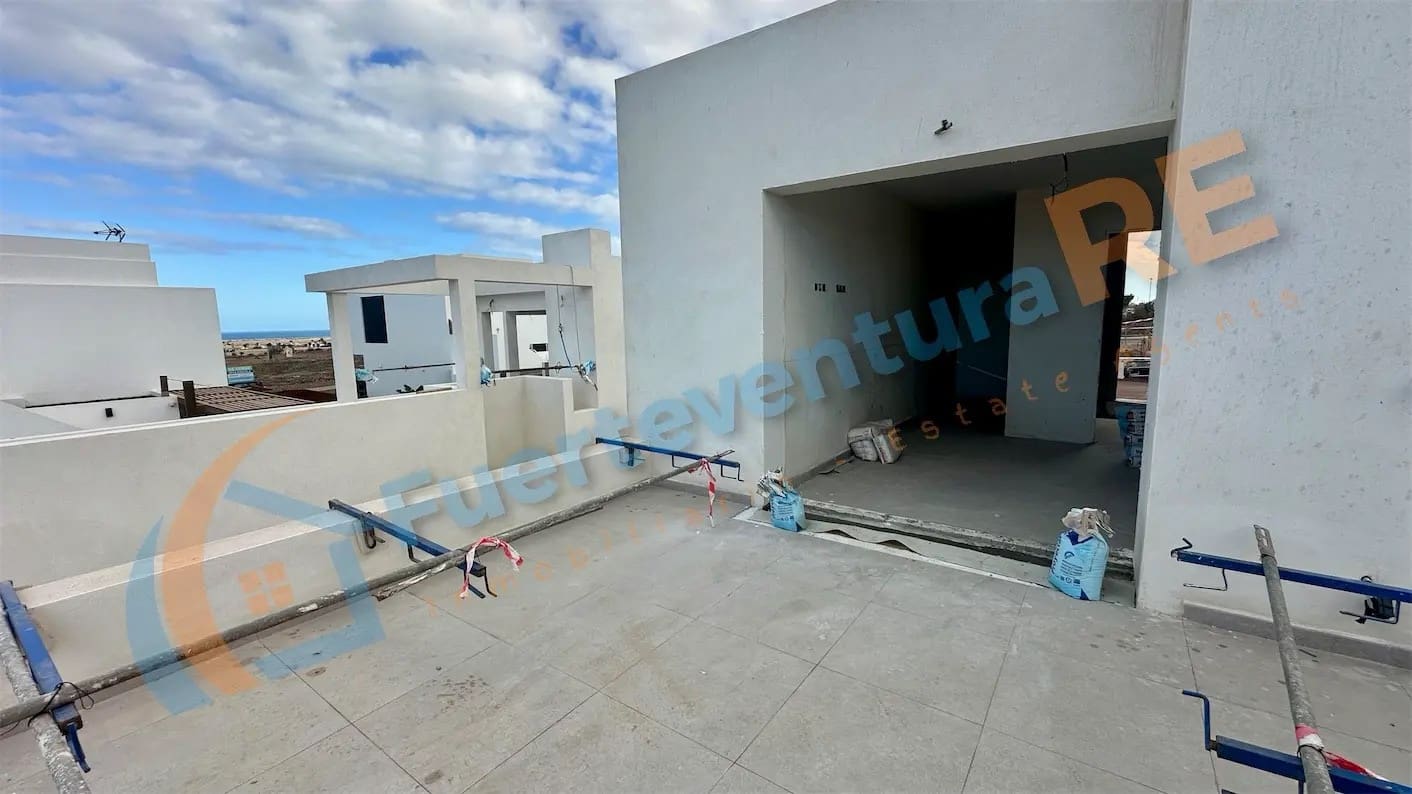 Chalet de 3 habitaciones en Corralejo en venta con piscina garaje - 520.000 € (Ref: 9388654)