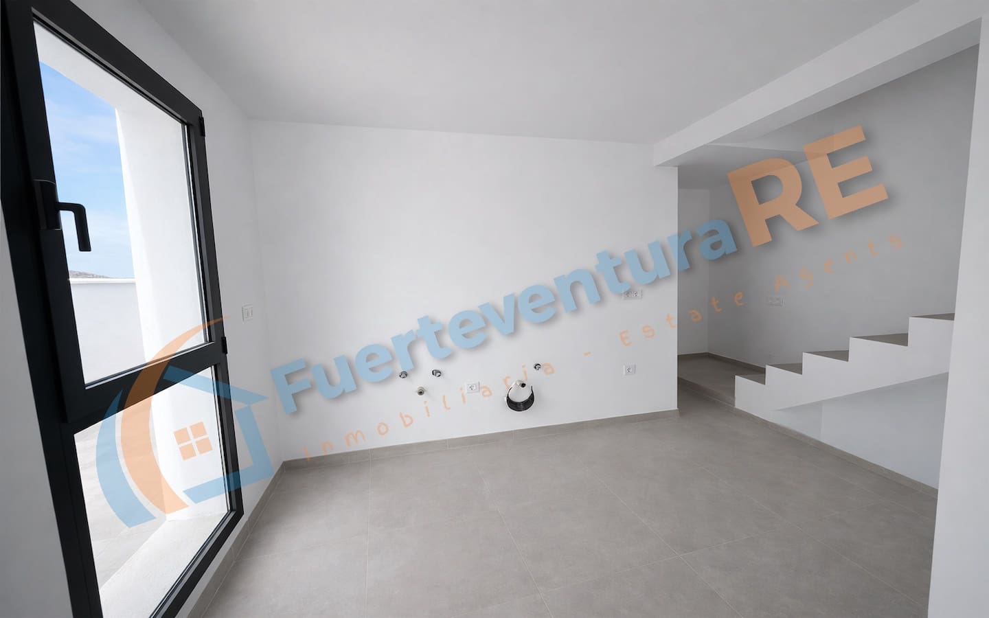 3 bedroom Villa for sale in Corralejo with pool garage - € 520,000 (Ref: 9388654)