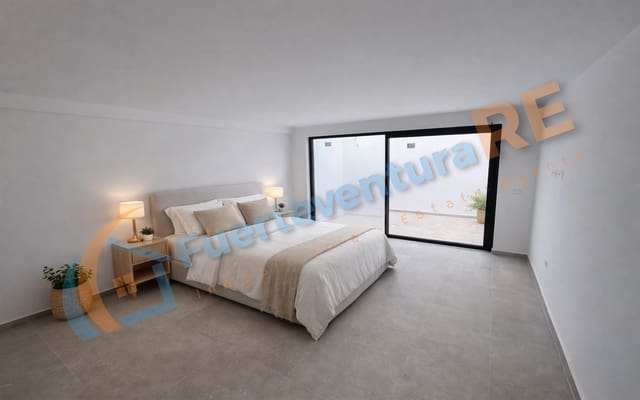 3 bedroom Villa for sale in Corralejo, La Oliva with pool garage - € 520,000 (Ref: 9388654)