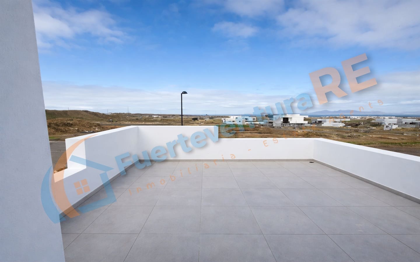 3 bedroom Villa for sale in Corralejo with pool garage - € 520,000 (Ref: 9388654)