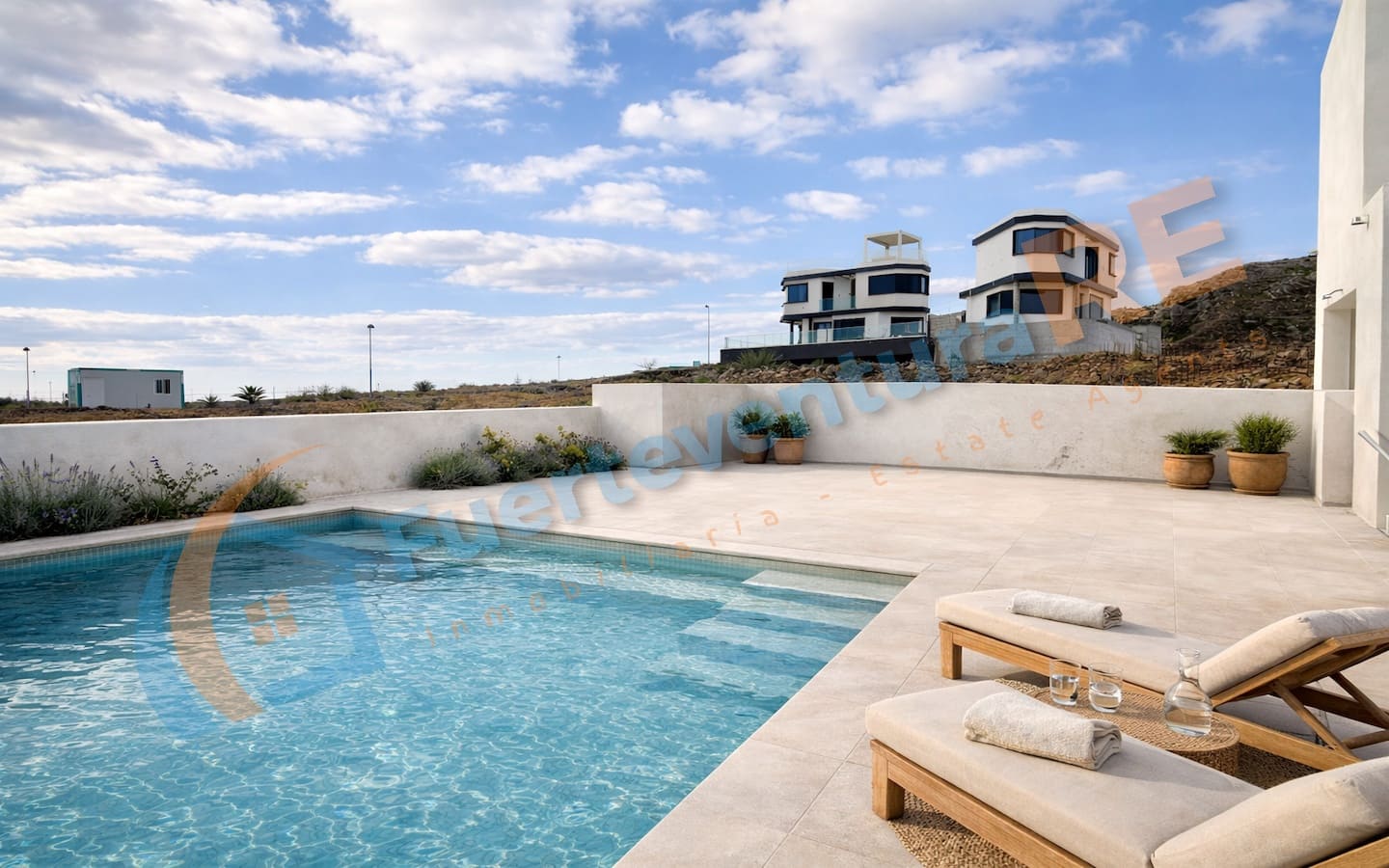 3 bedroom Villa for sale in Corralejo with pool garage - € 520,000 (Ref: 9388654)