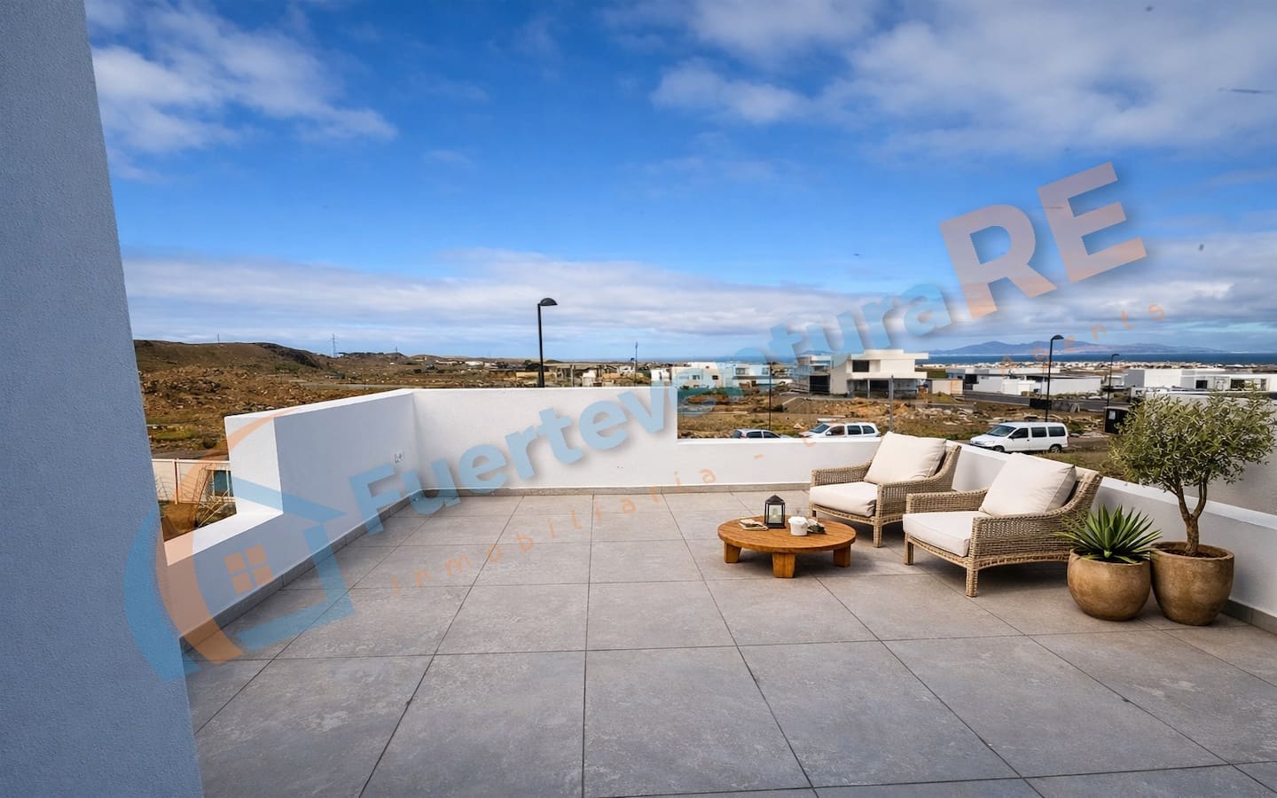 3 bedroom Villa for sale in Corralejo with pool garage - € 520,000 (Ref: 9388654)