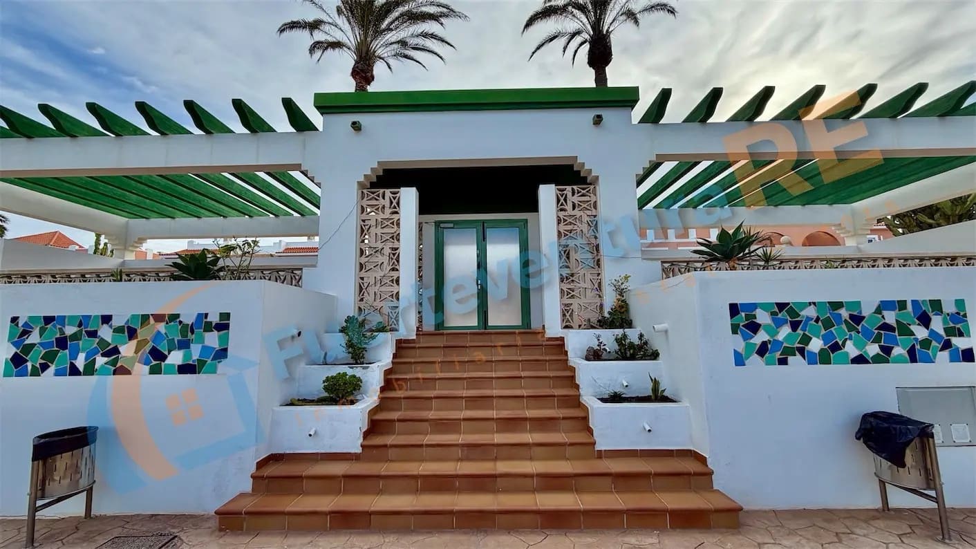 2 Zimmer Apartment zu verkaufen in Caleta de Fuste mit Pool - 200.000 € (Ref: 9452555)