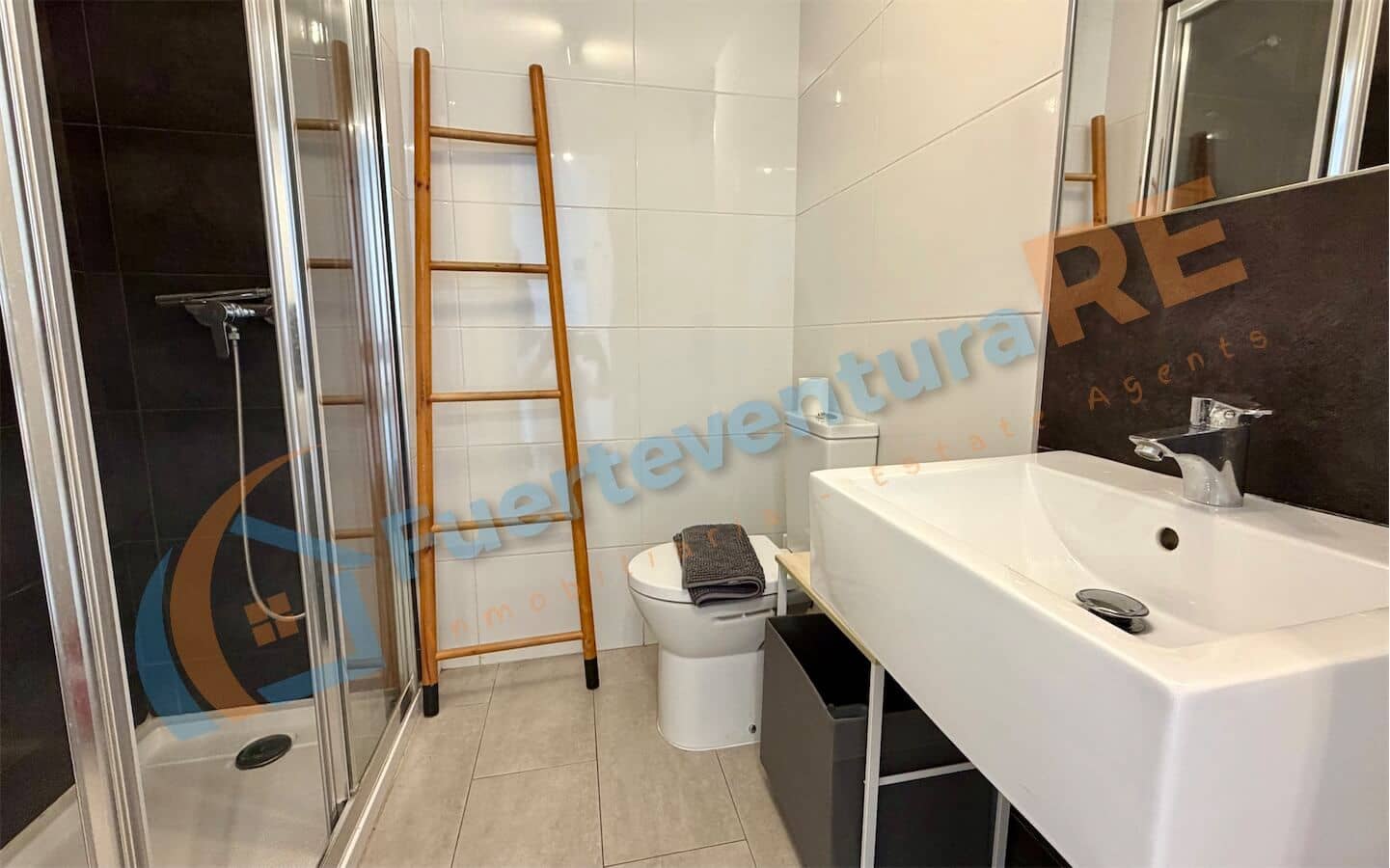 1 bedroom Apartment for sale in Corralejo with pool - € 178,000 (Ref: 9483354)