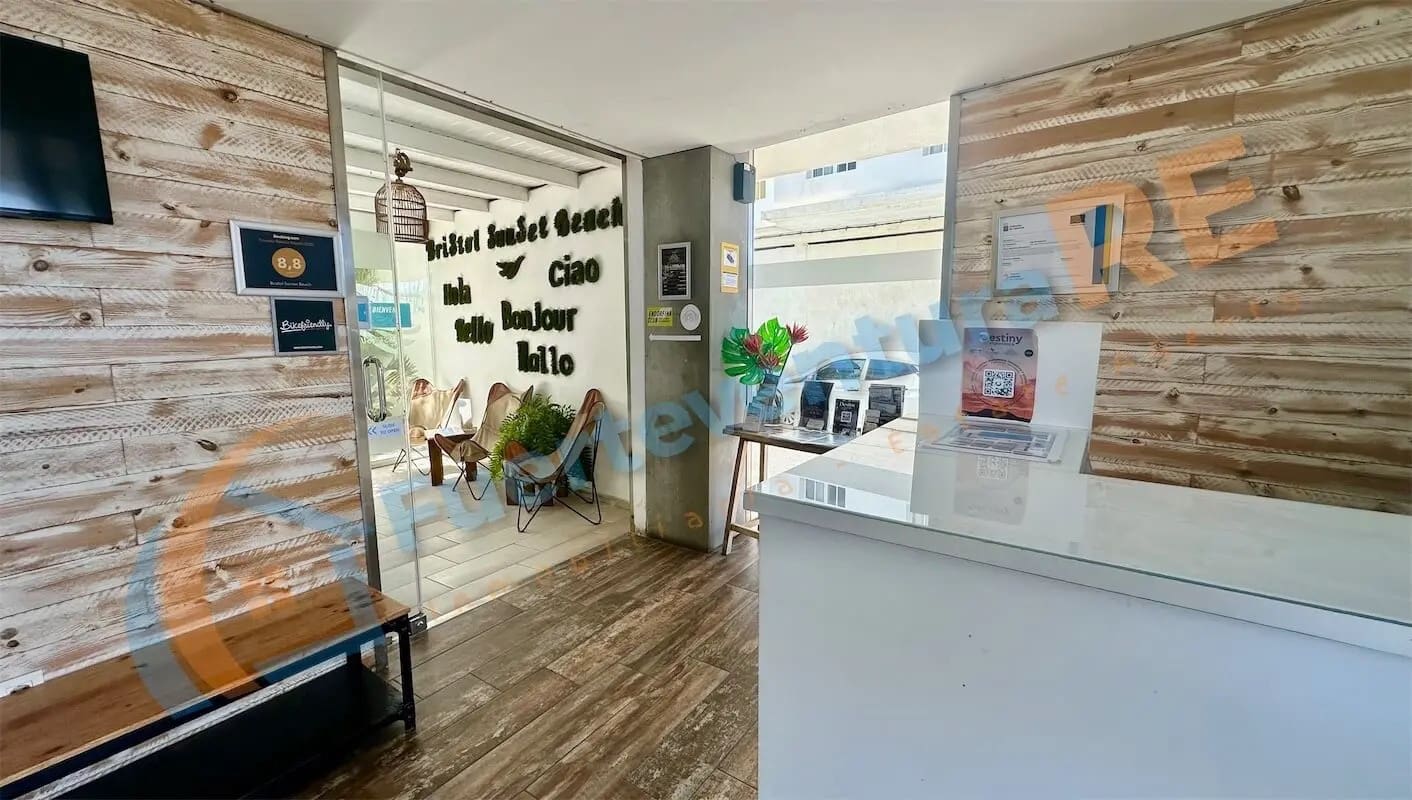 1 bedroom Apartment for sale in Corralejo with pool - € 178,000 (Ref: 9483354)