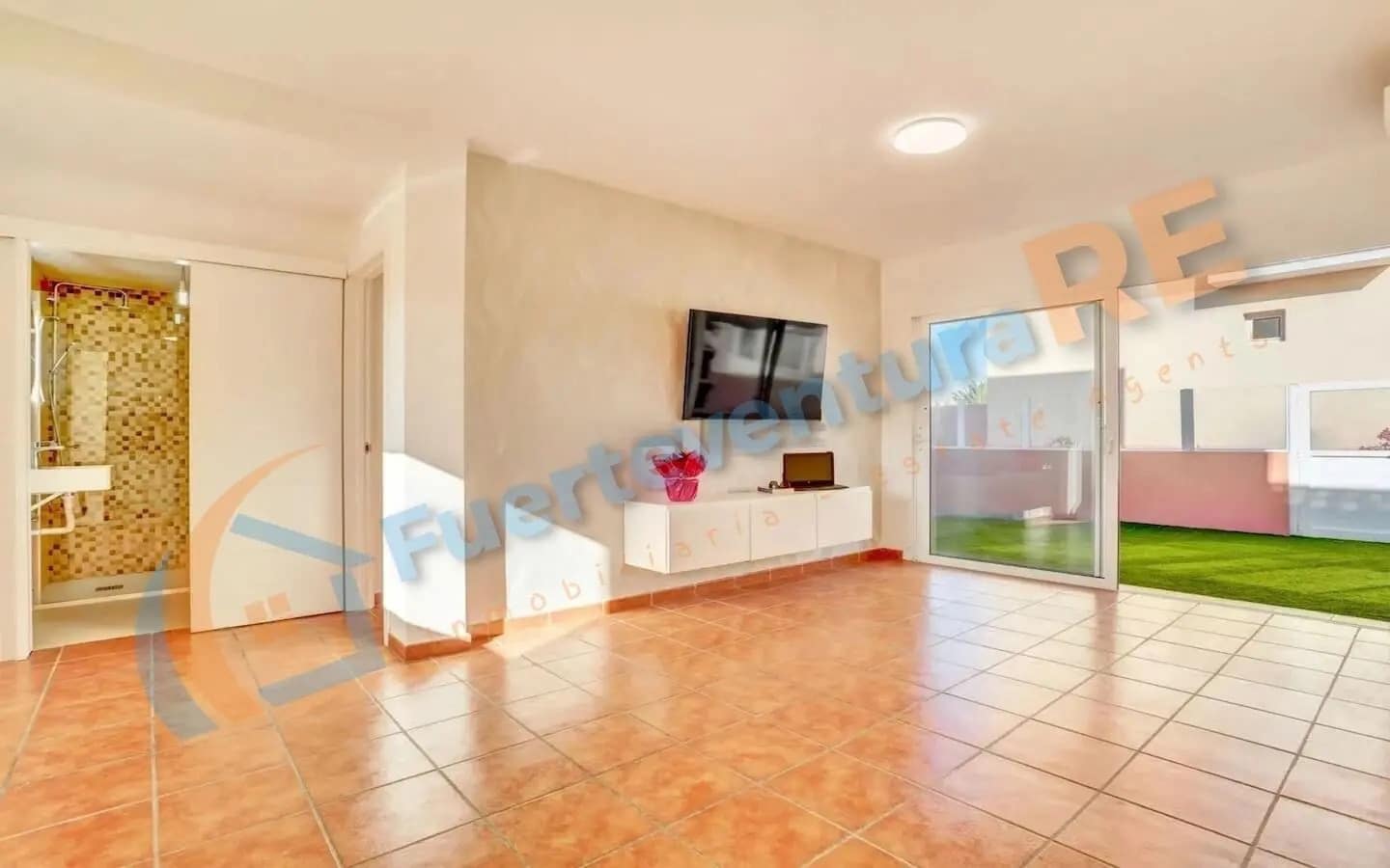 2 bedroom Apartment for sale in Corralejo with pool garage - € 255,000 (Ref: 9509441)