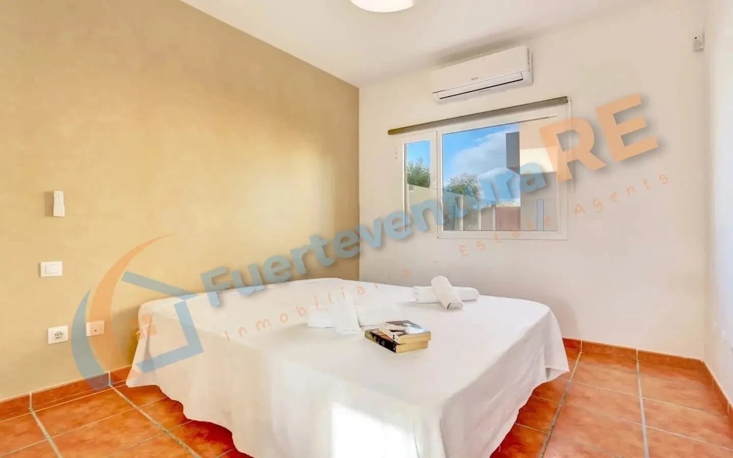 2 bedroom Apartment for sale in Corralejo with pool garage - € 255,000 (Ref: 9509441)