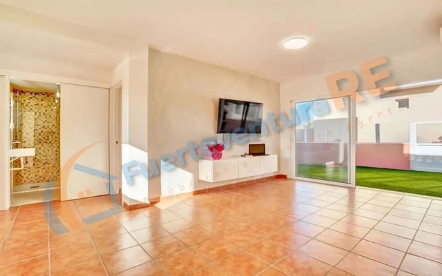 2 bedroom Apartment for sale in Corralejo, La Oliva with pool garage - € 255,000 (Ref: 9509441)