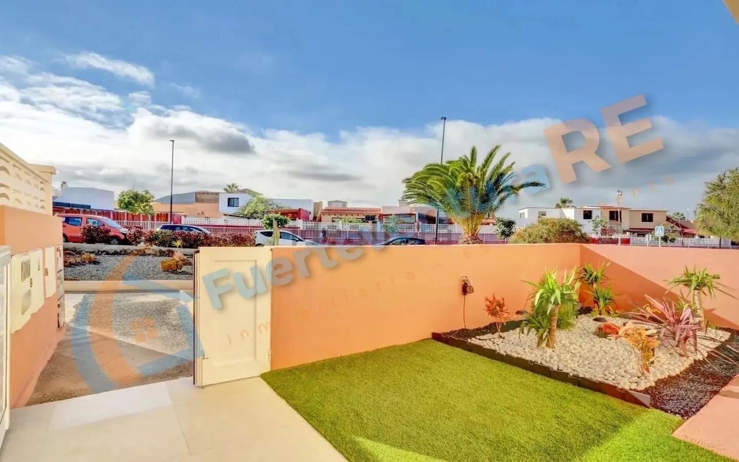 2 bedroom Apartment for sale in Corralejo with pool garage - € 255,000 (Ref: 9509441)