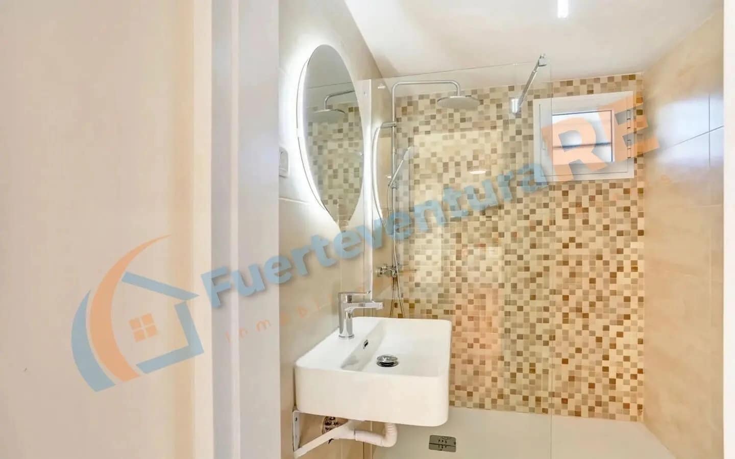 2 bedroom Apartment for sale in Corralejo with pool garage - € 255,000 (Ref: 9509441)