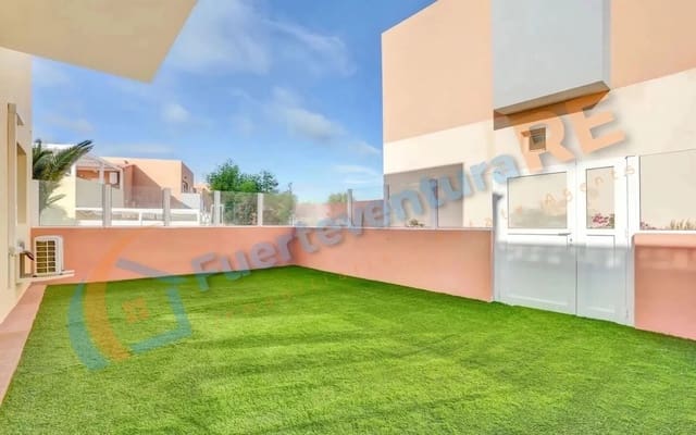 2 bedroom Apartment for sale in Corralejo, La Oliva with pool garage - € 255,000 (Ref: 9509441)