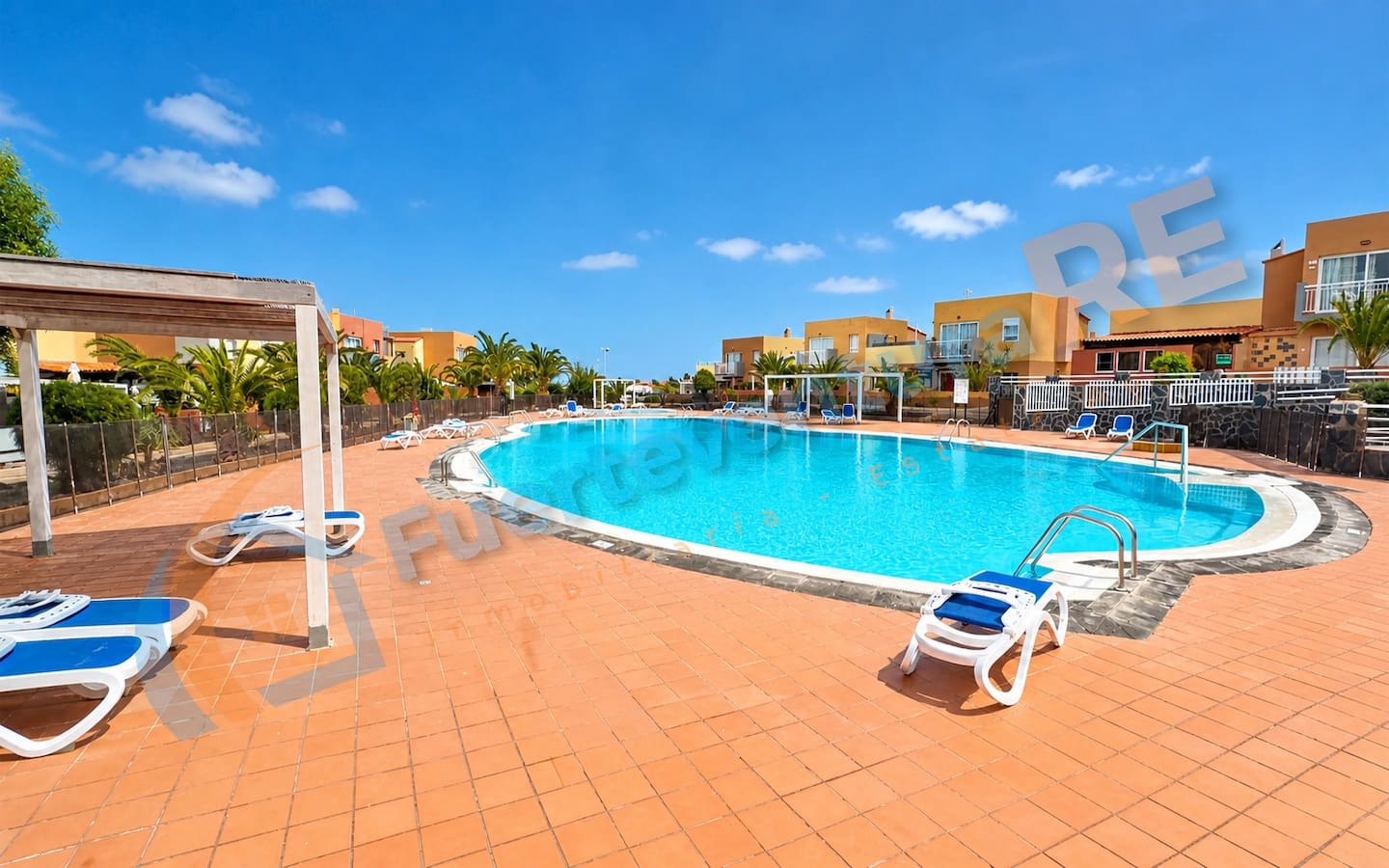 2 soveværelse Lejlighed til salg i Corralejo med swimmingpool garage - € 248.000 (Ref: 9509441)