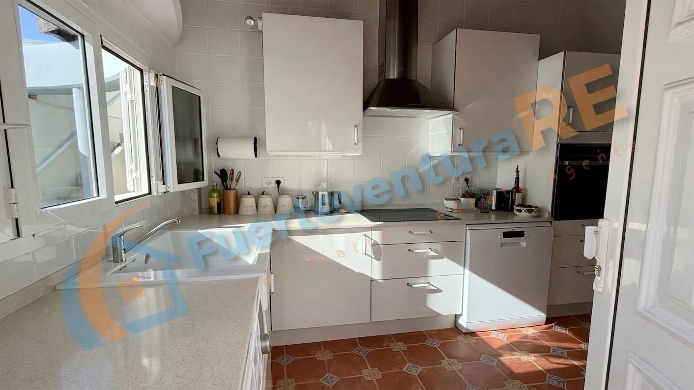 2 sovrum Bungalow till salu i Corralejo med pool - 298 000 € (Ref: 9610758)